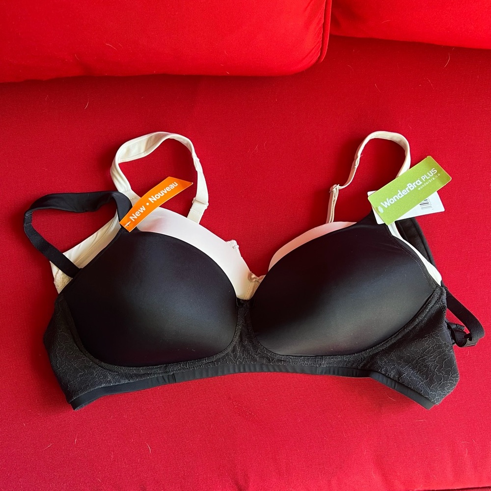 40D Wonderbra two-pack Black and Cream Wireless Bras